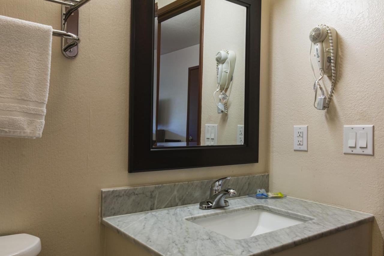 Coachman Inn — photo 12