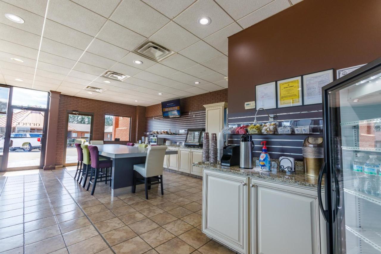 Gadsden Inn and Suites — photo 7