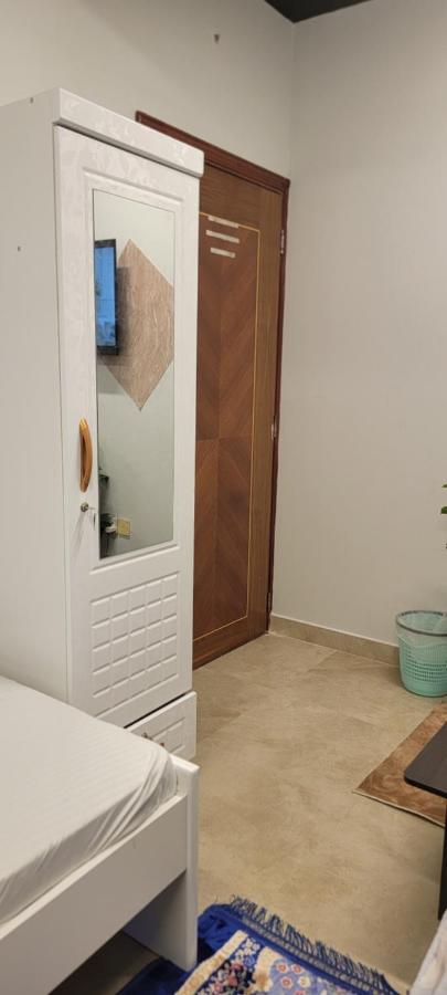 Home Away Apartment - 3