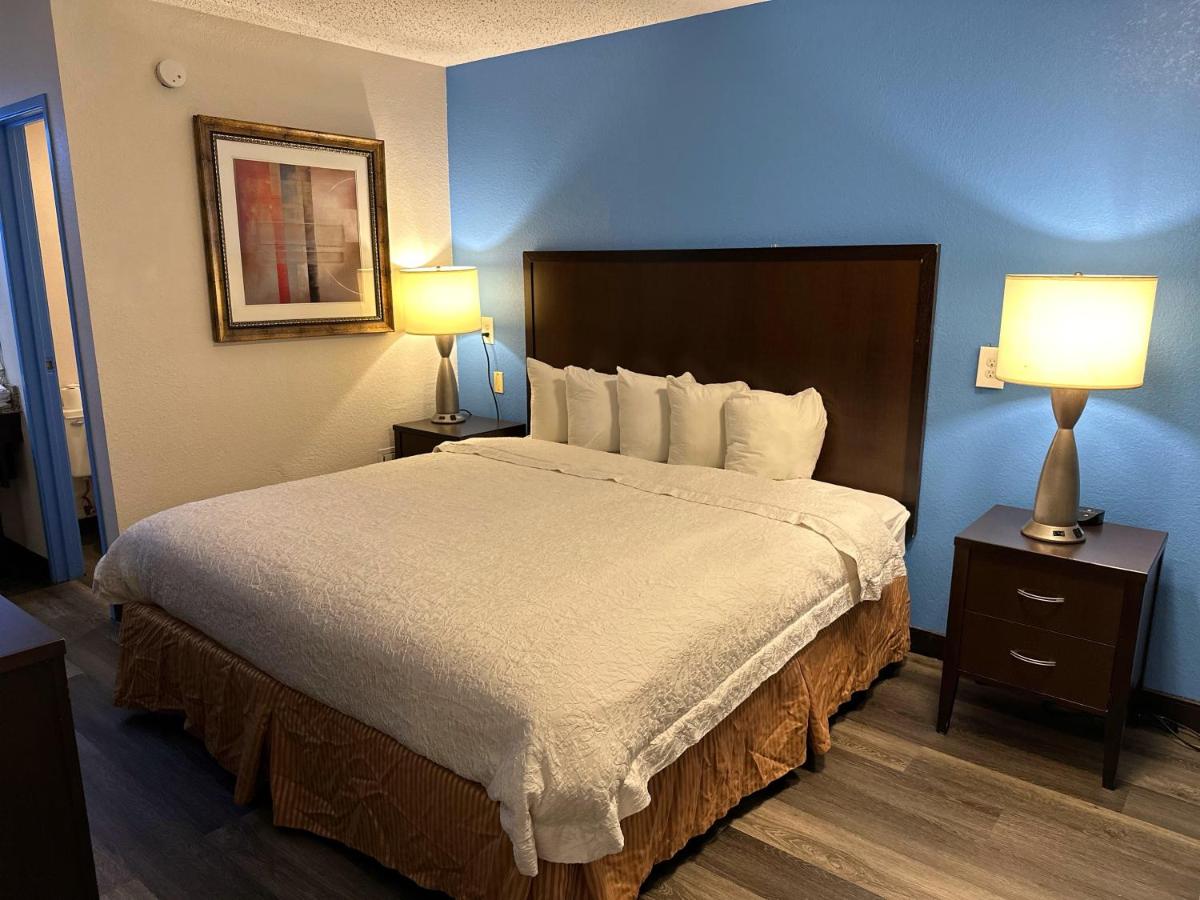 American Inn and Suites Bishop Airport — photo 12