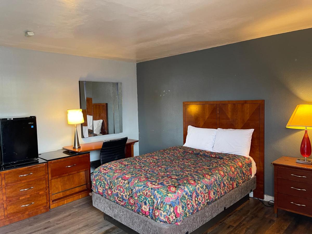 Sunny Sands Inn — photo 20