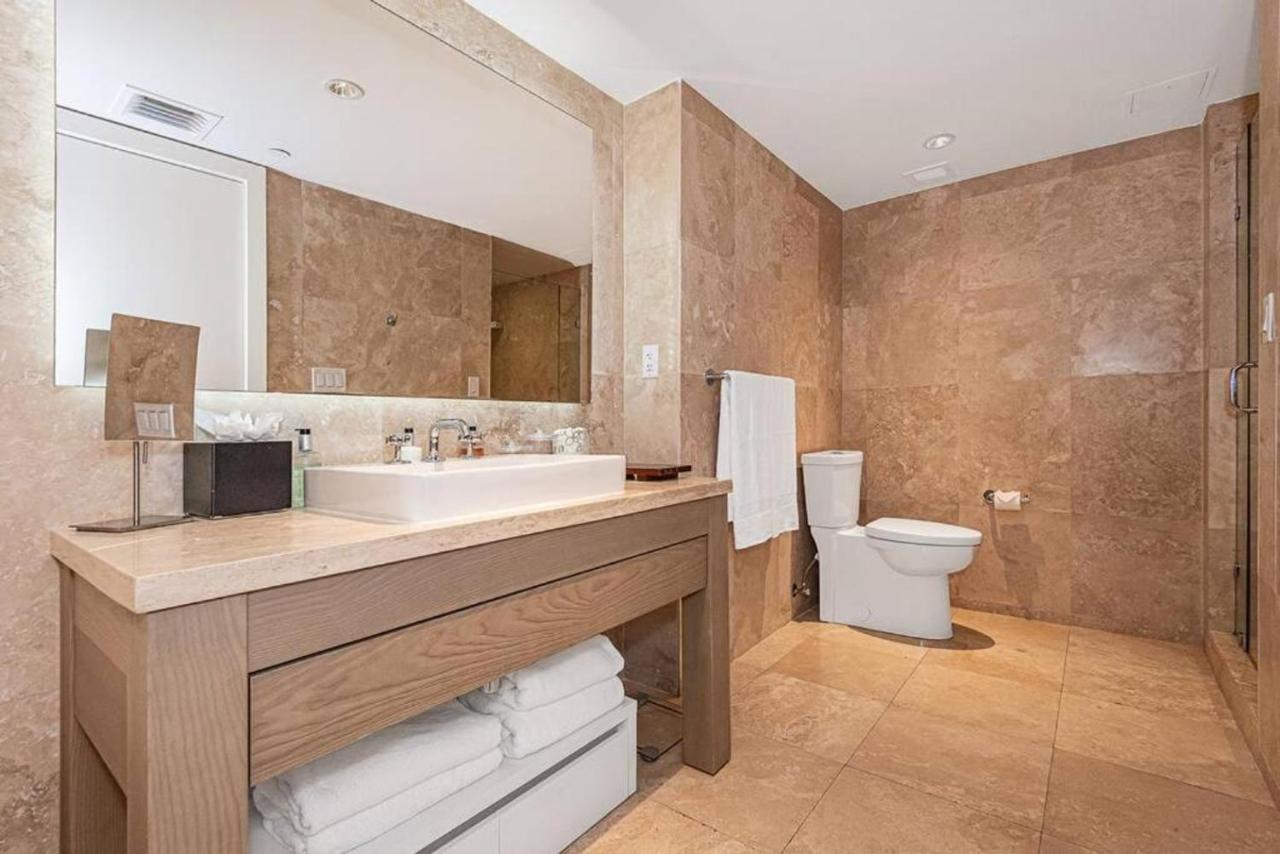 1 Hotel King Suite 1BR 1 5BA - 3