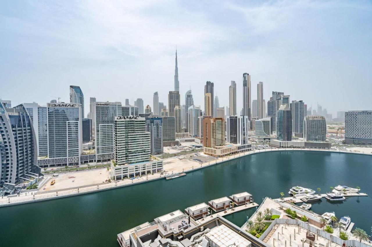 GuestReady - Majestic canal and Burj Khalifa view - 5