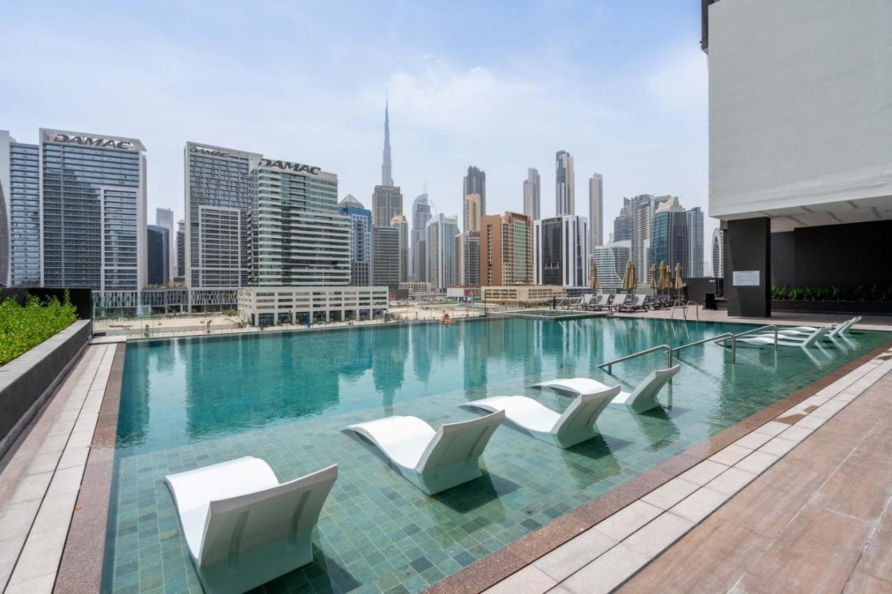 GuestReady - Majestic canal and Burj Khalifa view