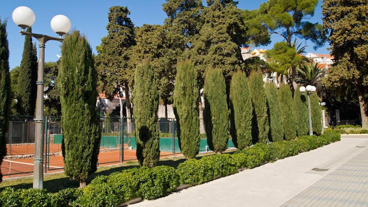 Tennis court: Greystar Apartment Dubrovnik
