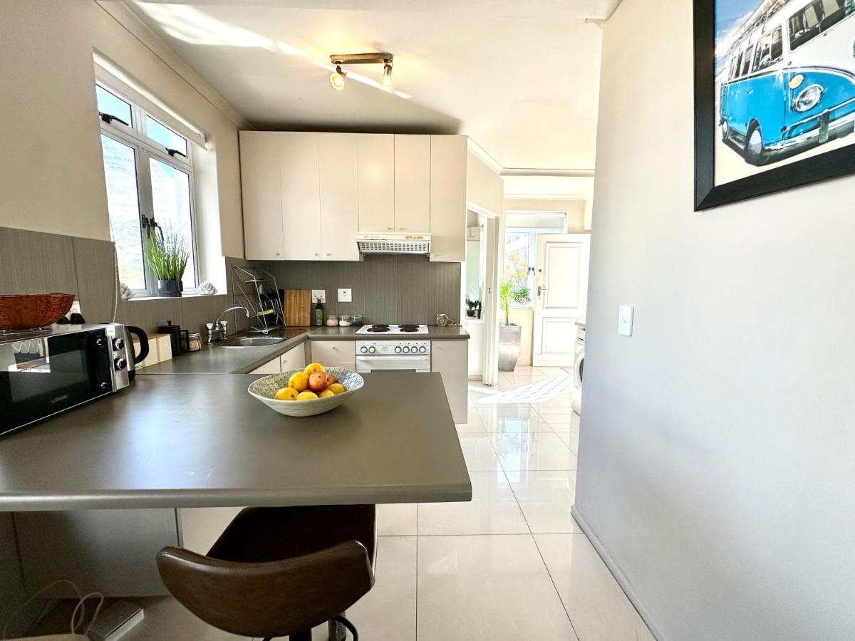 Breathtaking Table Mountain View Apartment in the Heart of Gardens - 4