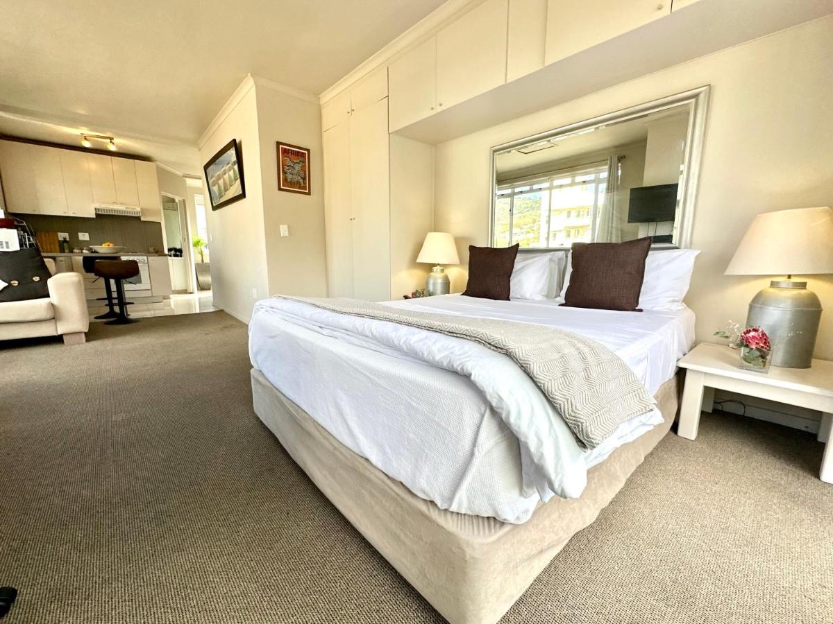 Breathtaking Table Mountain View Apartment in the Heart of Gardens - 2
