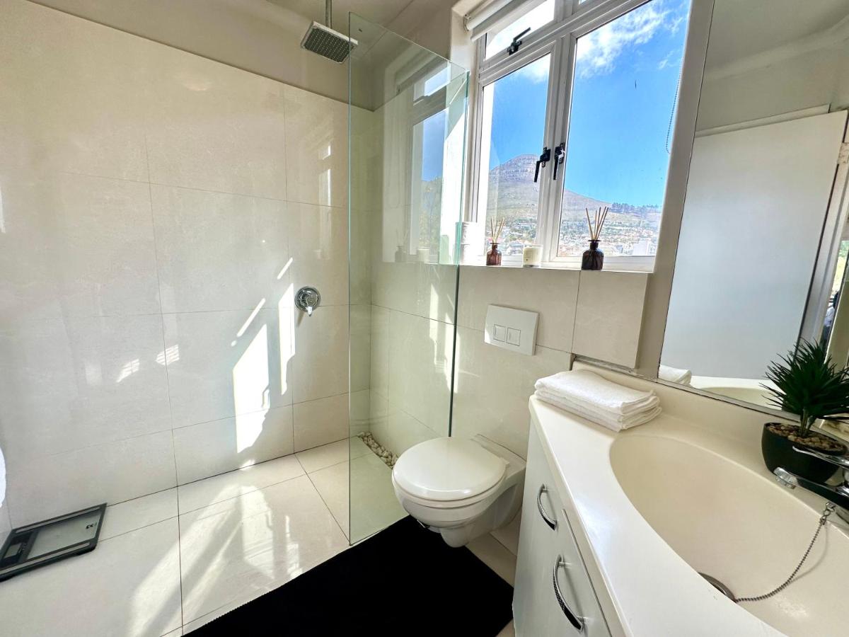 Breathtaking Table Mountain View Apartment in the Heart of Gardens - 3