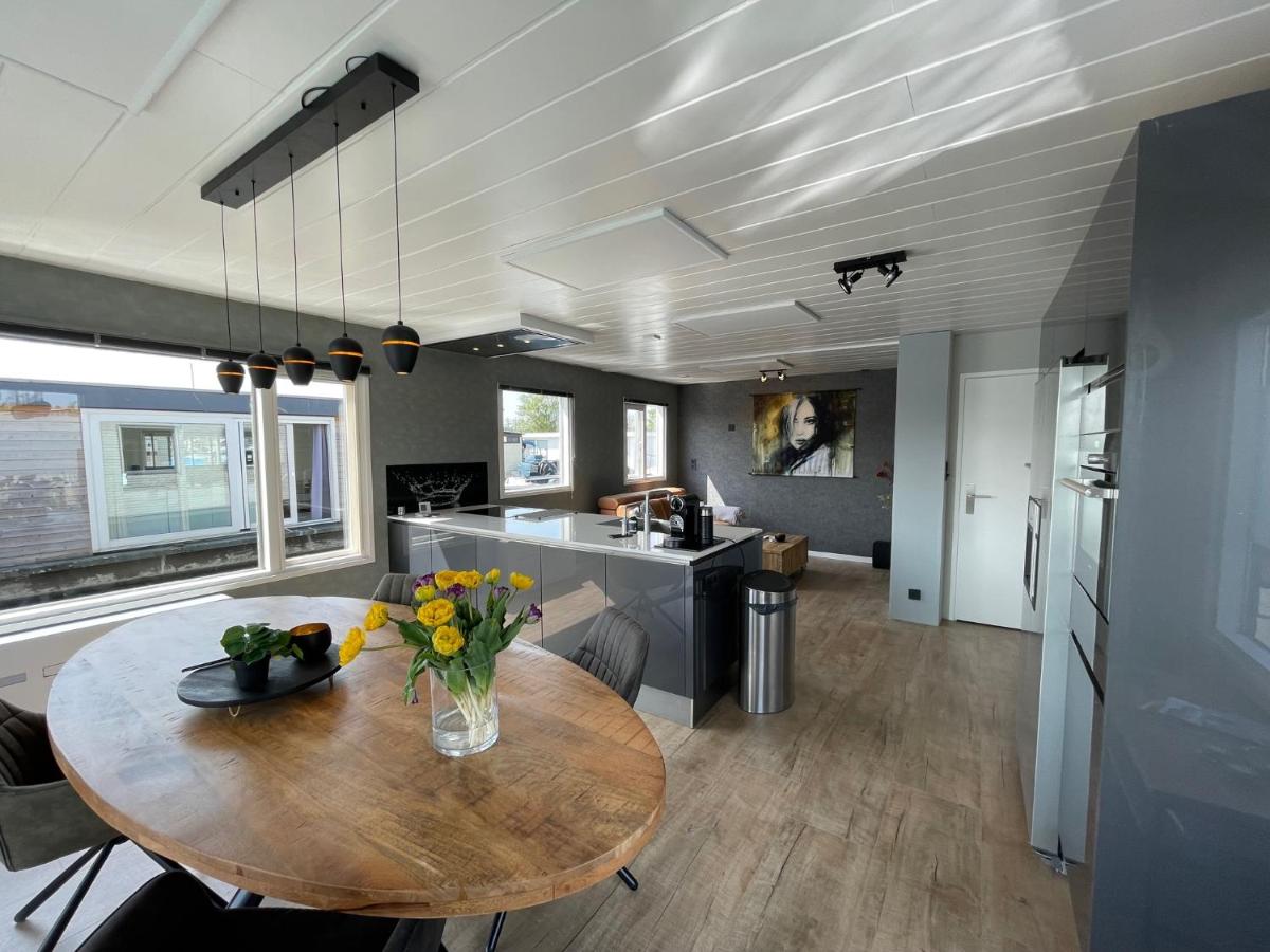 Poellodge XL, houseboat met whirlpool en sauna - 2
