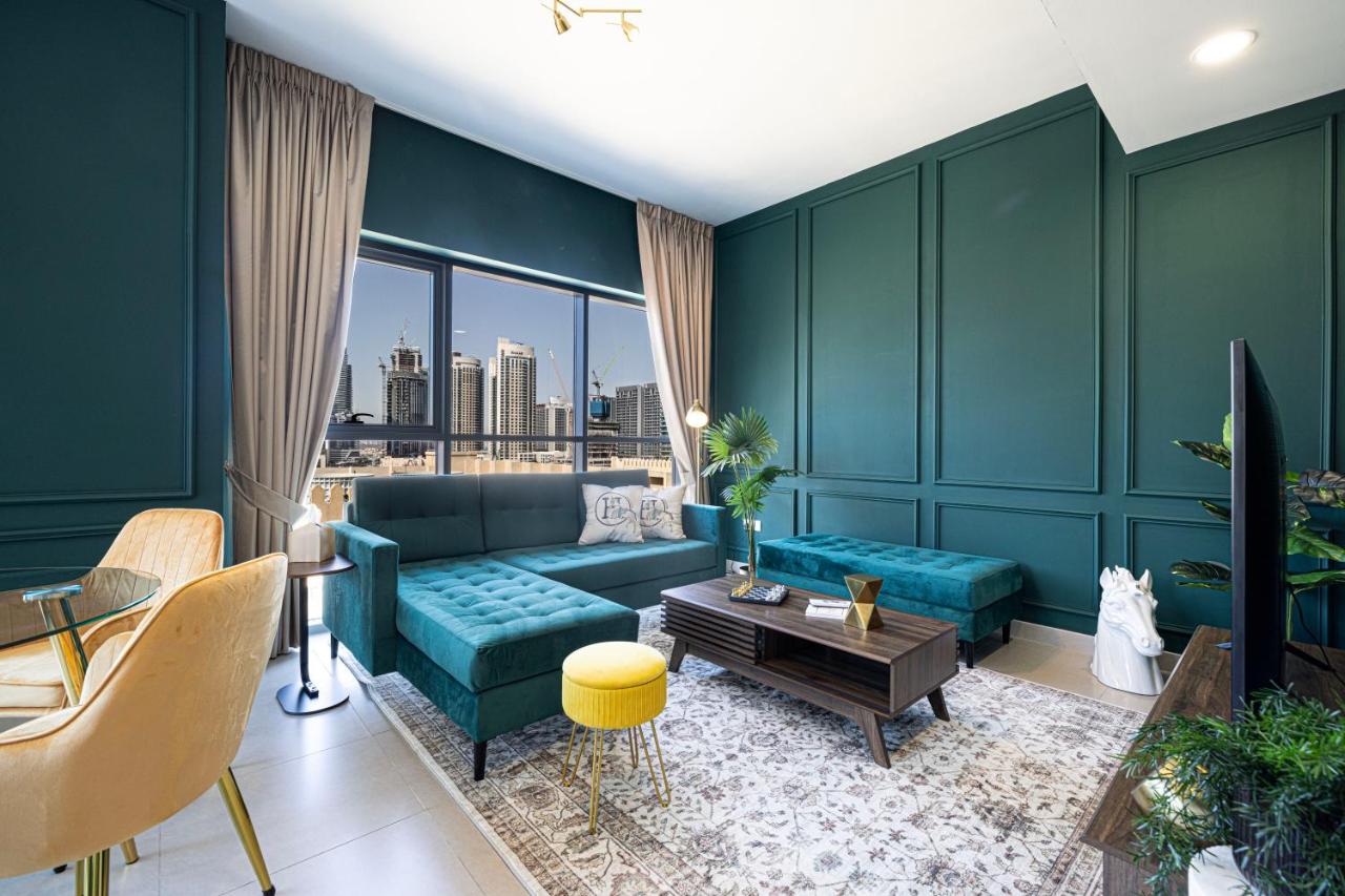 Iconic Burj Khalifa Views from Luxury 1BR Home
