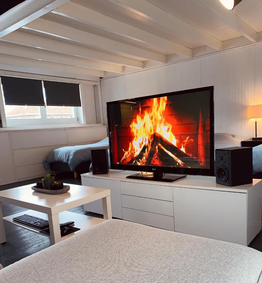 Boathouse Amsterdam with bikes - 5