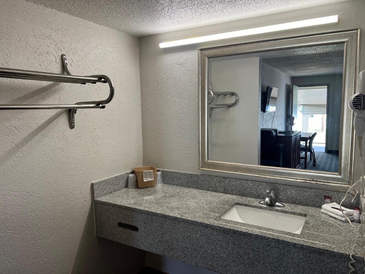 American Inn — photo 15