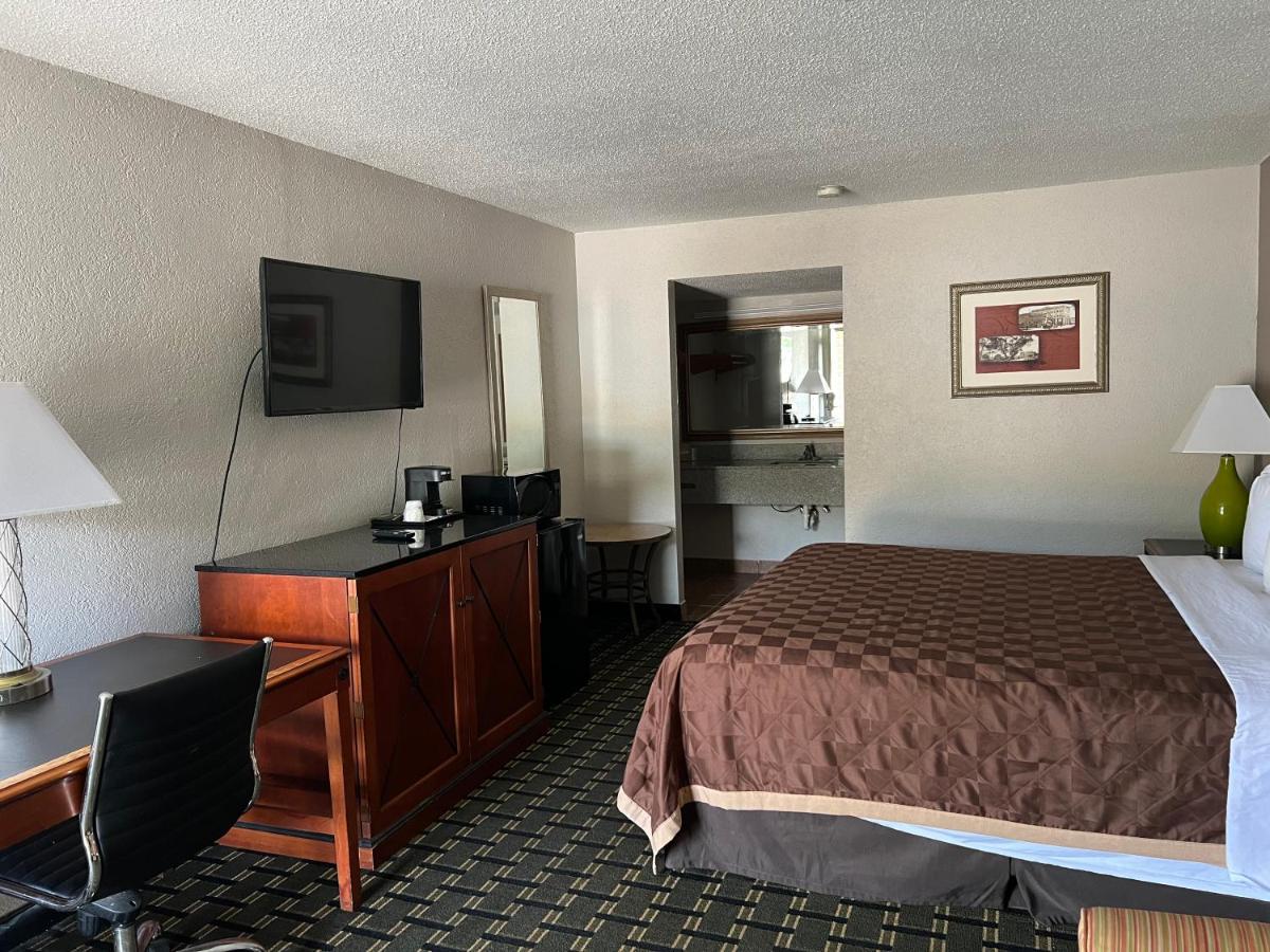 American Inn — photo 12