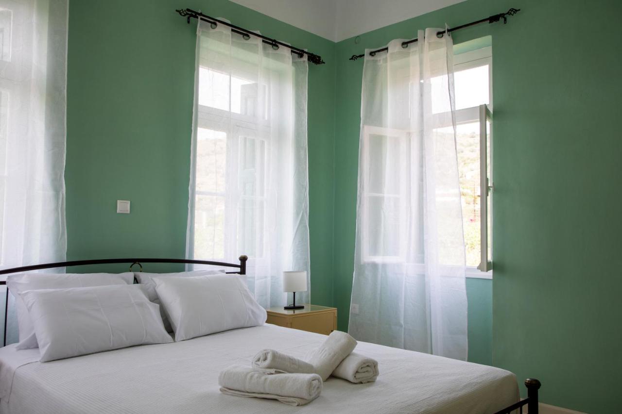 Cheloni Manor House
