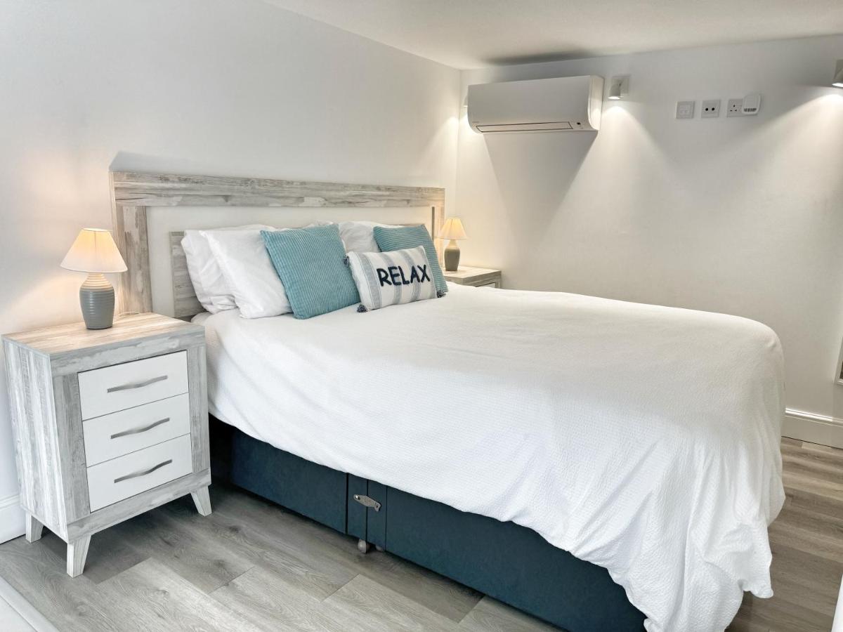 Luxury Catalan Bay Beach House - Sea + Rock Views