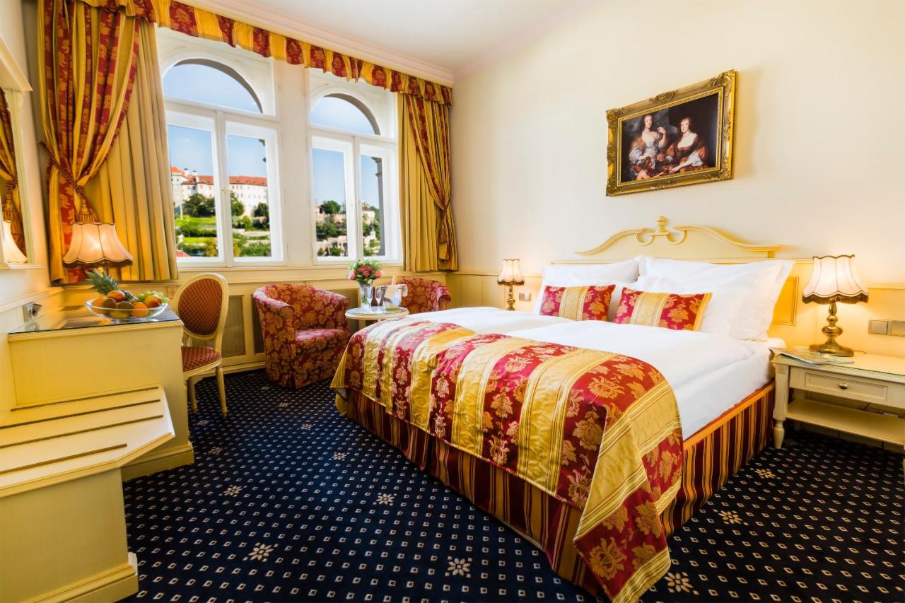 Luxury Family Hotel Royal Palace photo