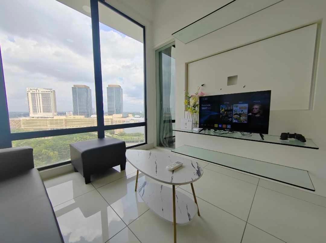 Mid Valley Southkey Mall - 24-7 Support - Netflix - Infinity Pool