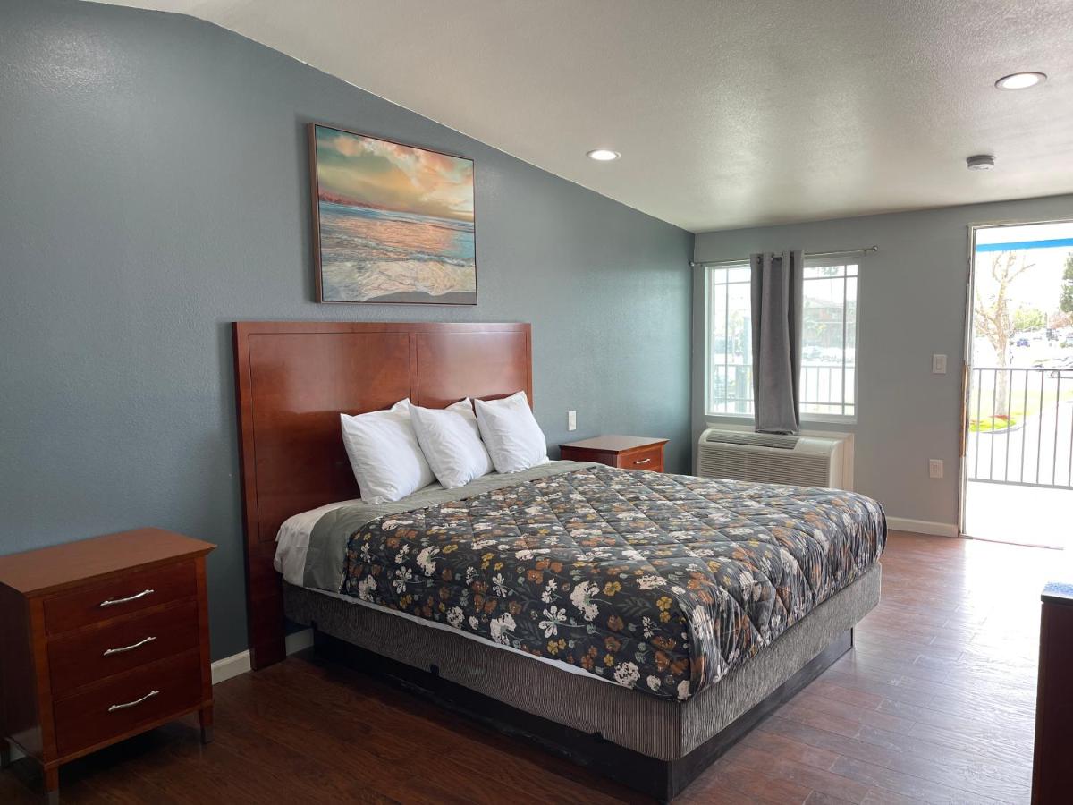 Sunny Sands Inn — photo 2