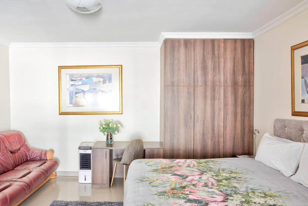 Goodwood Oasis FreeWiFi-Parking 1 - 2