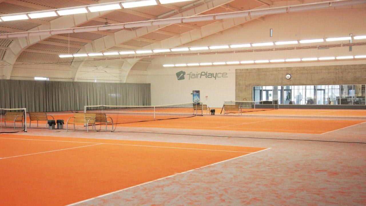 Tennis court: Hotel FairPlayce