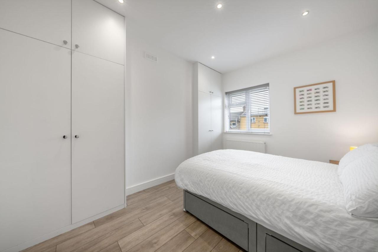 Modern Split Level 2BR Spacious Apt Maida Vale - 2