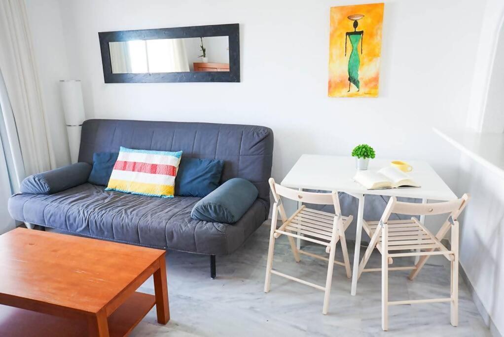 Piscina y playa en Laguna Beach Torrox - 5