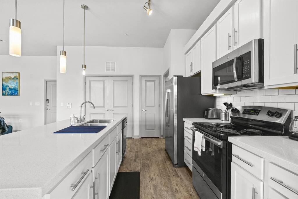 LUX 2B2B with Pool & Parking near the Heart of Austin - 5