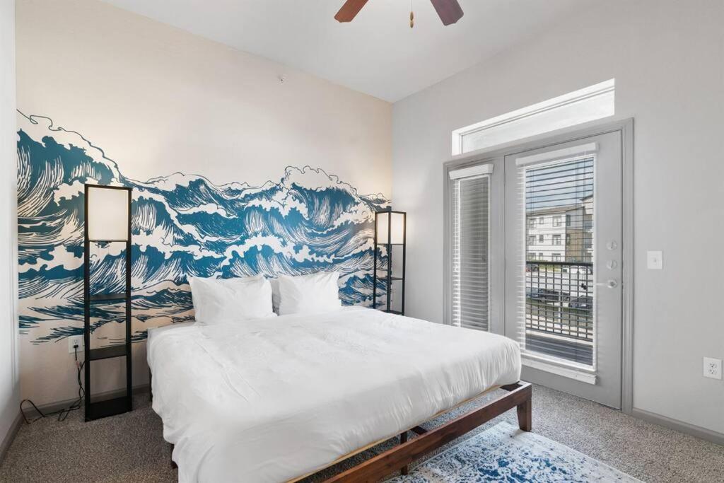 LUX 2B2B Apt Near Heart of Austin with Pool & Parking - 2