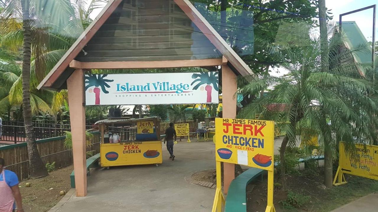 FISHERMAN's POINT BEACH-FRONT CONDOMANIA - 2