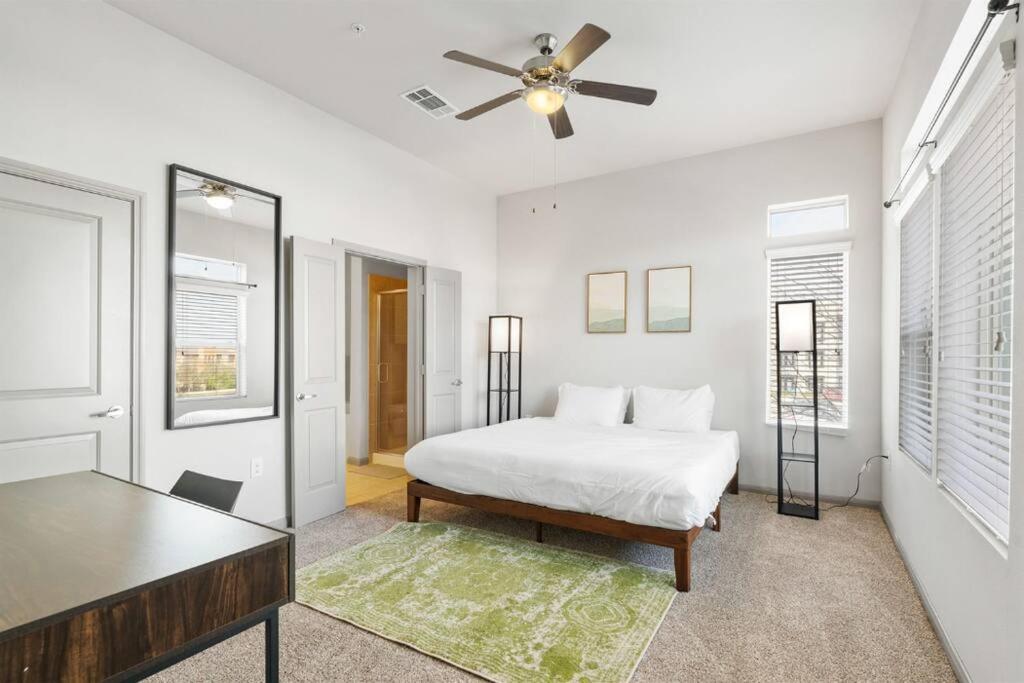Modern Austin 2BR 2B Unit with Pool, Parking & WiFi - 2