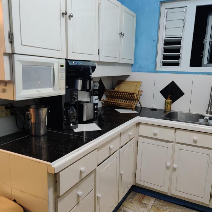 FISHERMAN's POINT BEACH-FRONT CONDOMANIA - 4