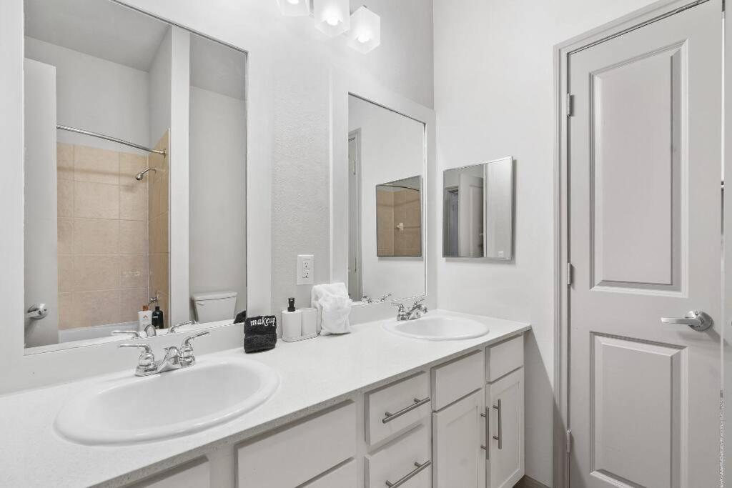 Spacious LUX 2BR 2B Unit in Austin with Pool! - 3