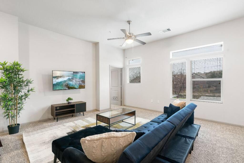 Spacious LUX 2BR 2B Unit in Austin with Pool! - 5
