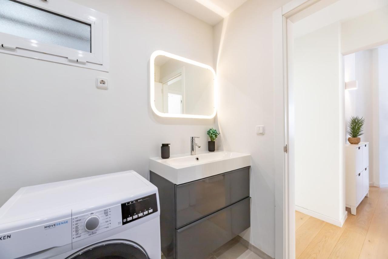 Stylish 2BD Apt in the Centre 10 minutes away from the Beach - 3