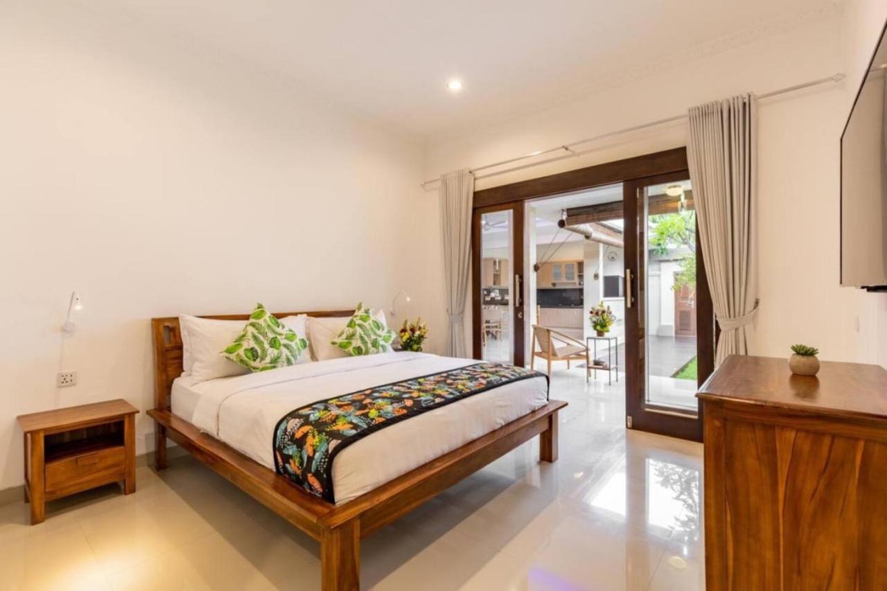 Seminyak lush tropical paradise close to Eatstreet - 2