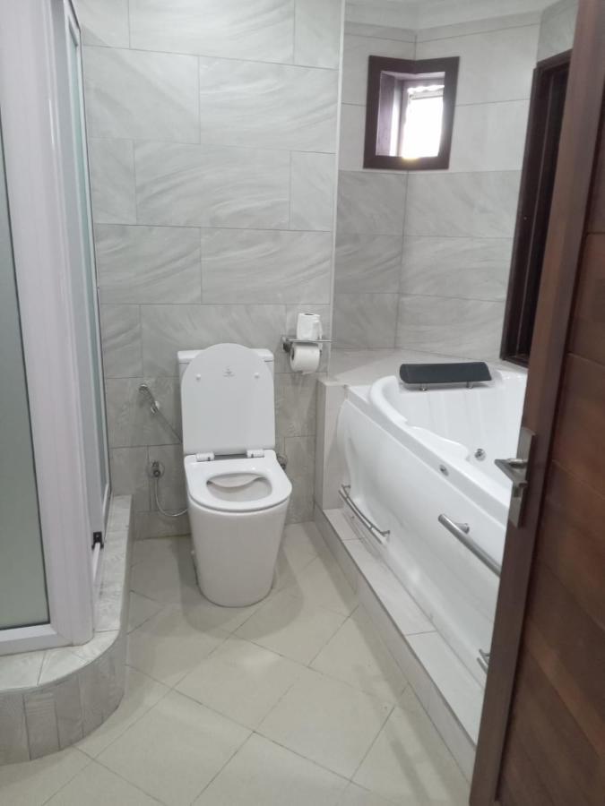 Sunset Boulevard, Grand Baie - 4