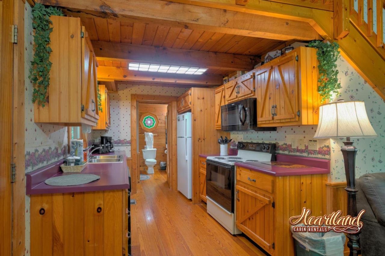 Southern Comfort Cabin — photo 11