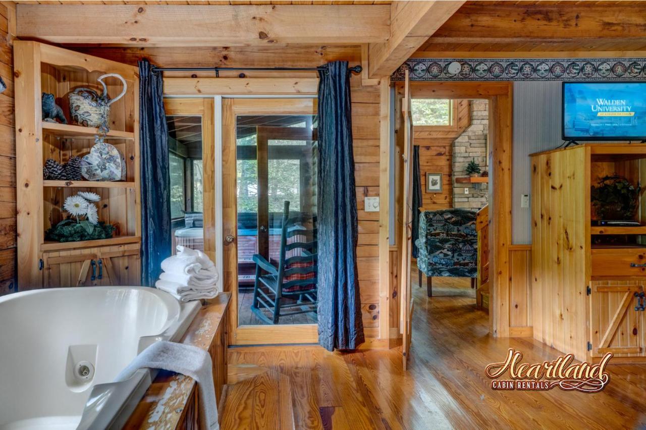 Southern Comfort Cabin — photo 20