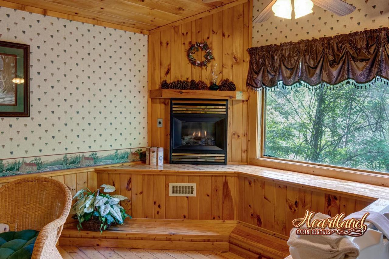 Southern Comfort Cabin — photo 23