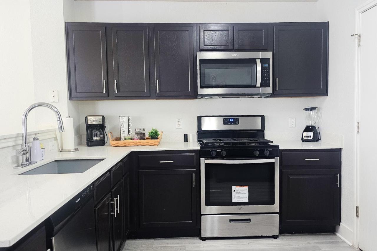 Cozy Home Near Downtown Austin and Airport - 4