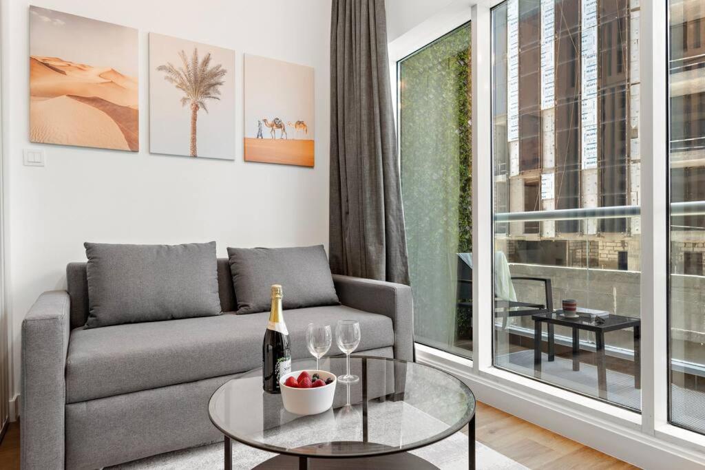 Renovated Studio next to Dubai Mall & Burj Khalifa - 5