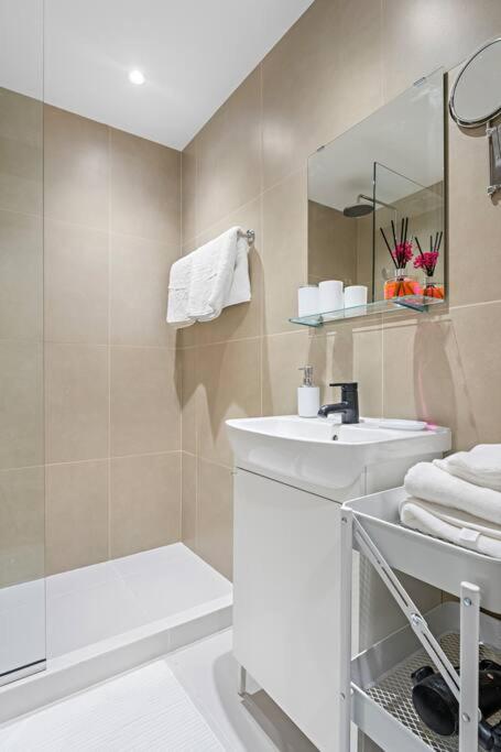 Renovated Studio next to Dubai Mall & Burj Khalifa - 3