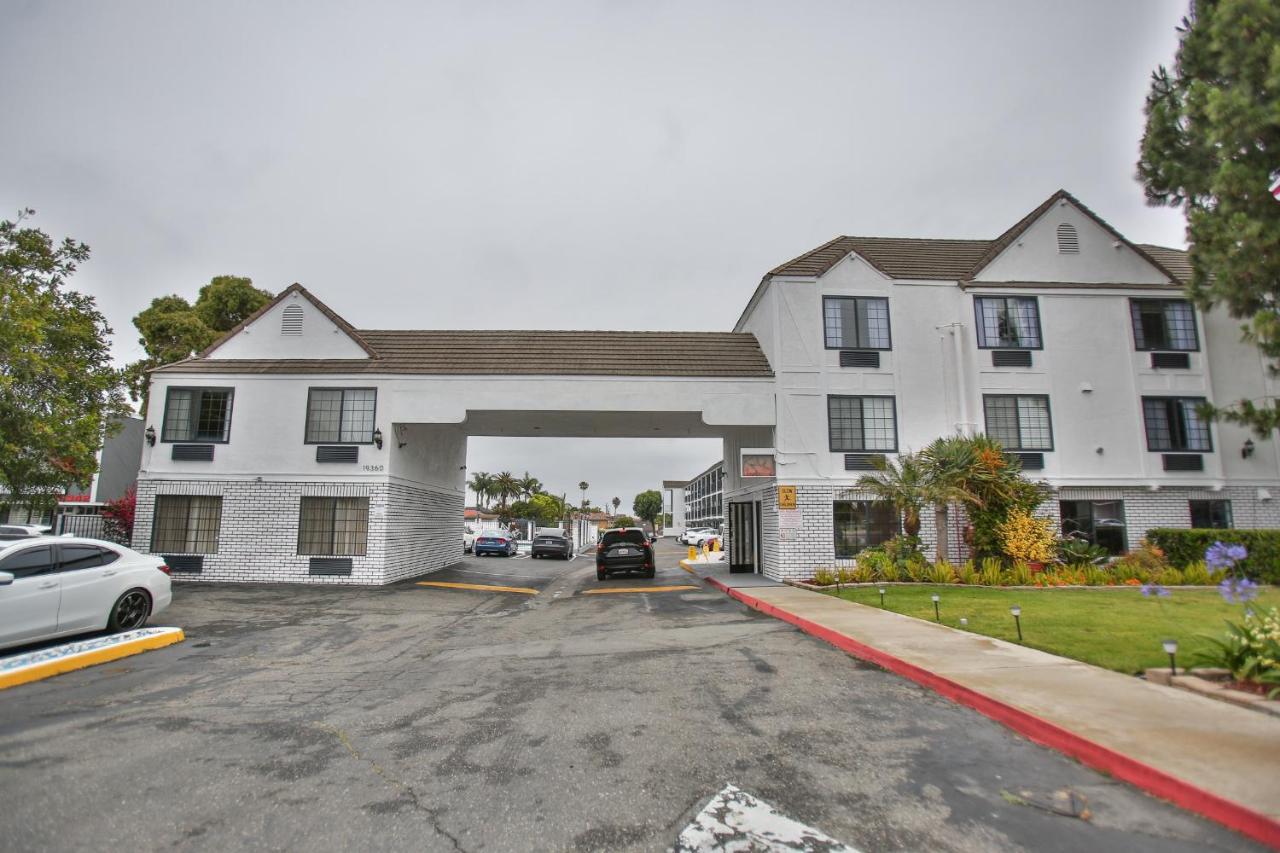 19360 Beach Blvd Huntington Beach Ca — photo 9
