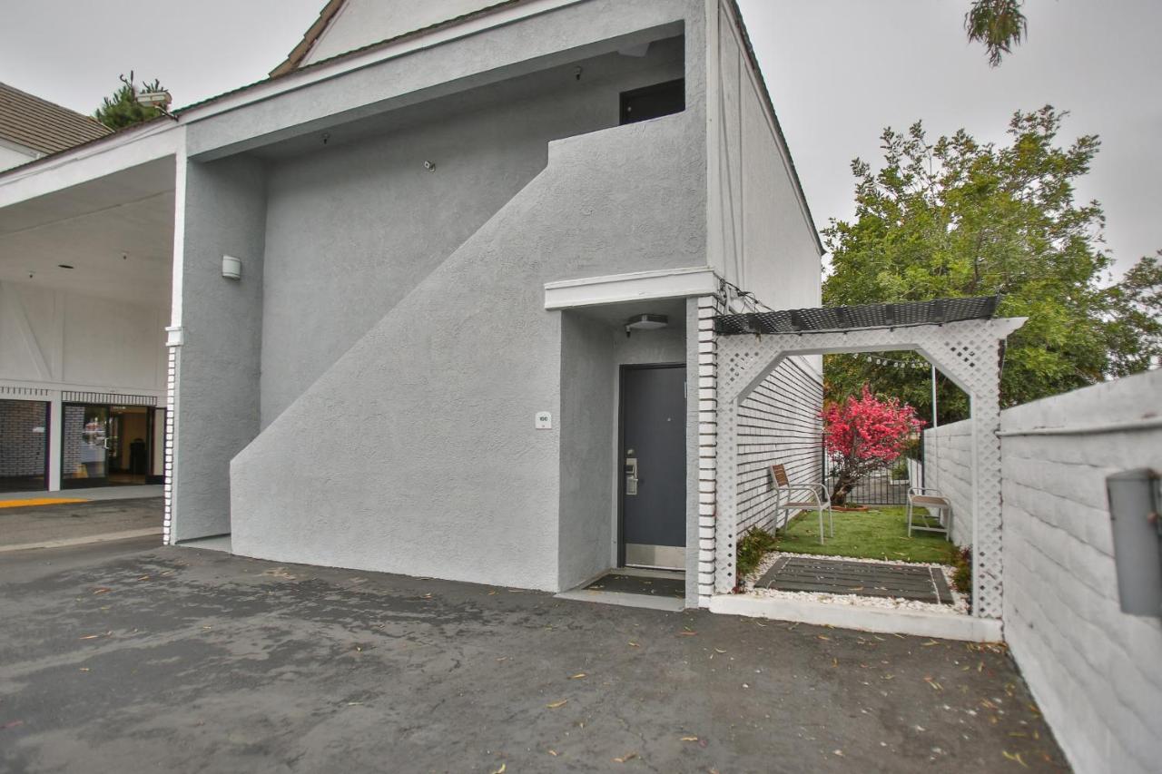 19360 Beach Blvd Huntington Beach Ca — photo 21