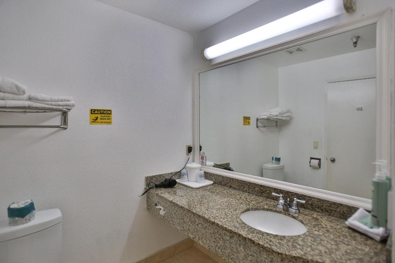 19360 Beach Blvd Huntington Beach Ca — photo 16