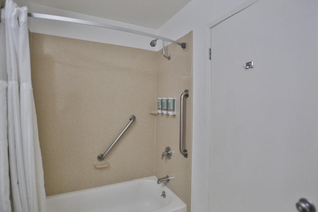 19360 Beach Blvd Huntington Beach Ca — photo 11