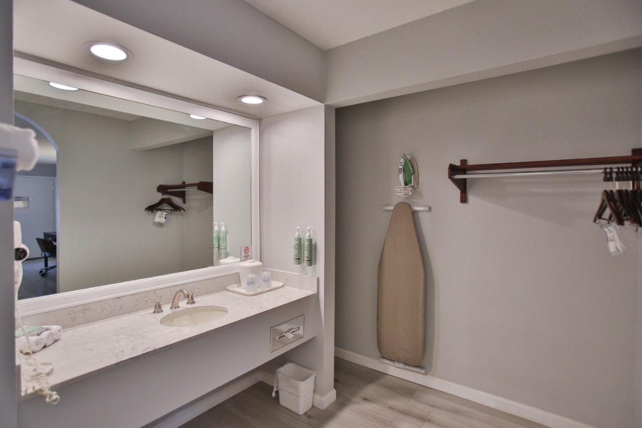 19360 Beach Blvd Huntington Beach Ca — photo 10