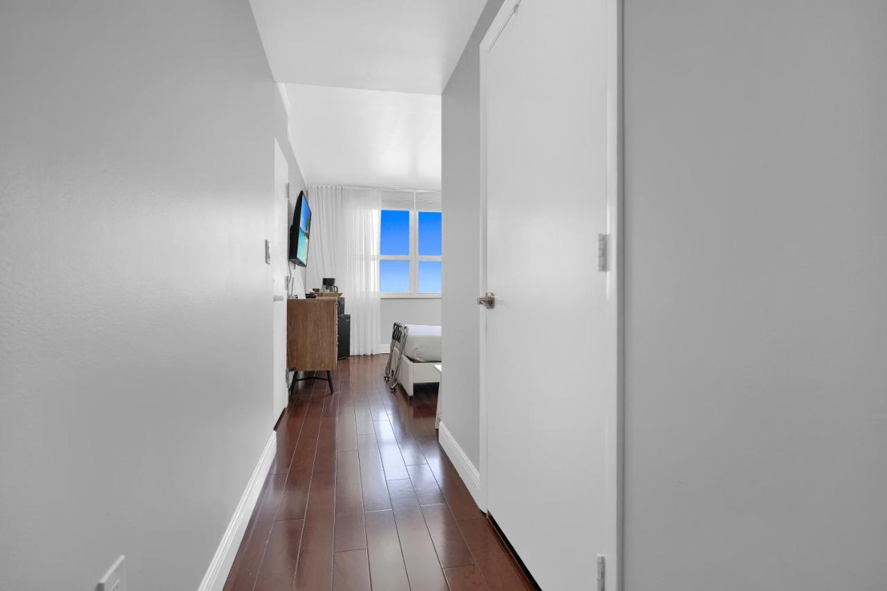 Tropical Paradise Spacious 3 bedroom - 2