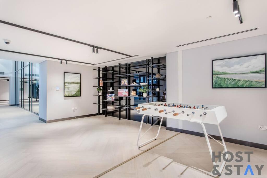 Central 1BR Apartment at Wilton Park - Host & Stay - 5