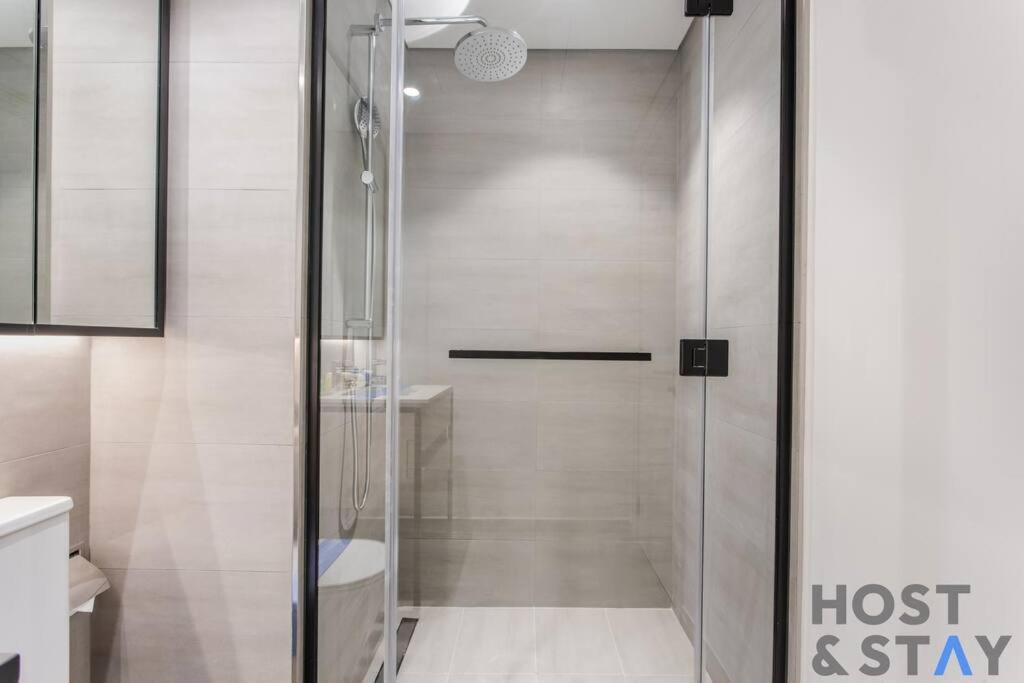 Central 1BR Apartment at Wilton Park - Host & Stay - 3